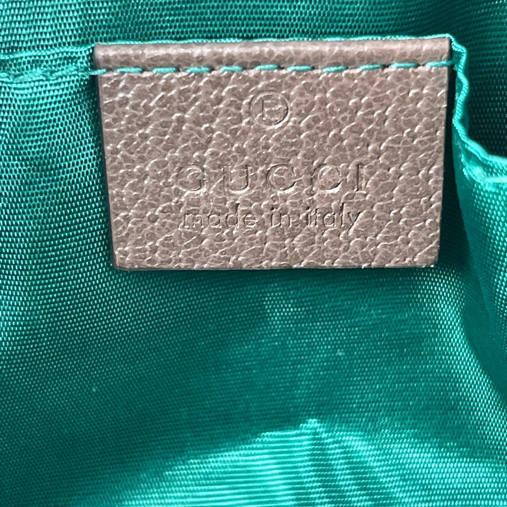 GUCCI GG SUPREME COSMETIC BAG - Picture 10 of 12